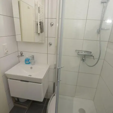 7-15, Marienstr, Sehr Strandnah, Sudbalkon Mit Kleinem Seeblick, 2 Zi Lägenhet *